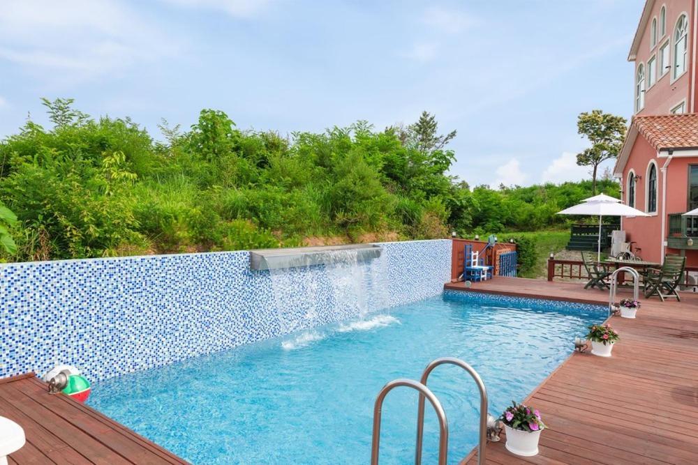 Gangneung Mirabell Spa Pension Экстерьер фото